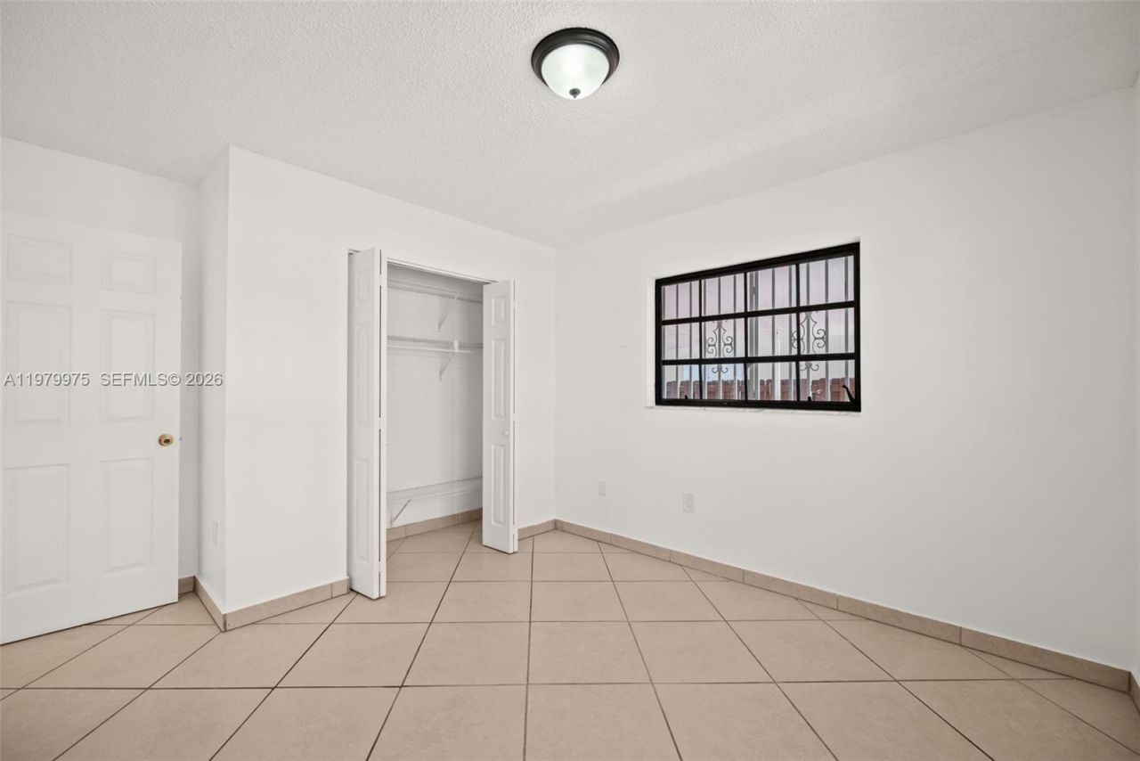 2496 W 70th Pl , Hialeah, FL 33016 Photo