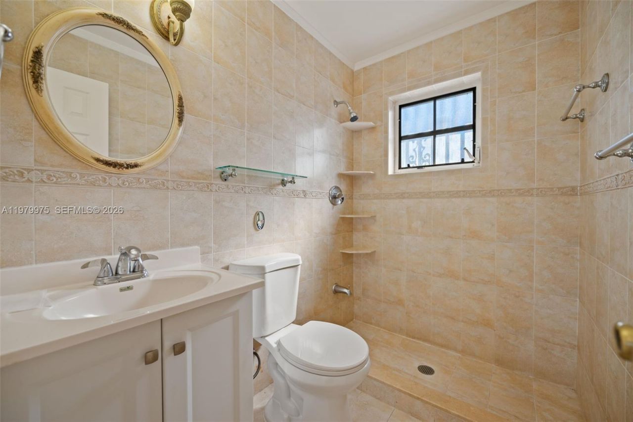 2496 W 70th Pl , Hialeah, FL 33016 Photo