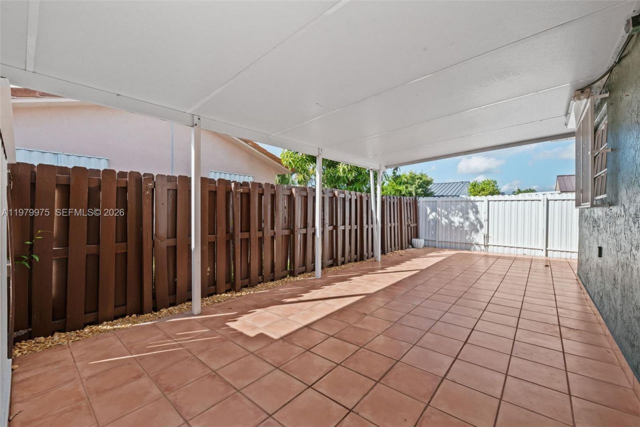 2496 W 70th Pl , Hialeah, FL 33016 Photo