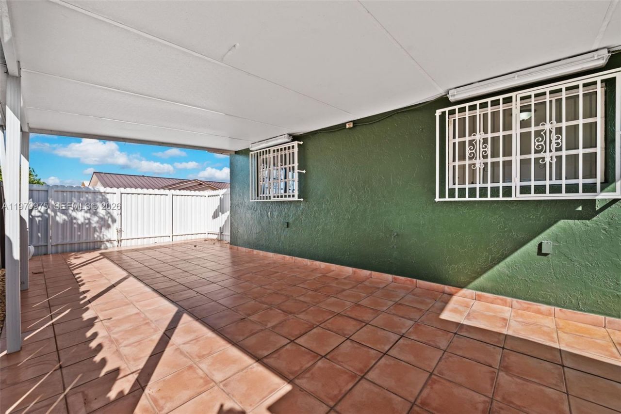 2496 W 70th Pl , Hialeah, FL 33016 Photo
