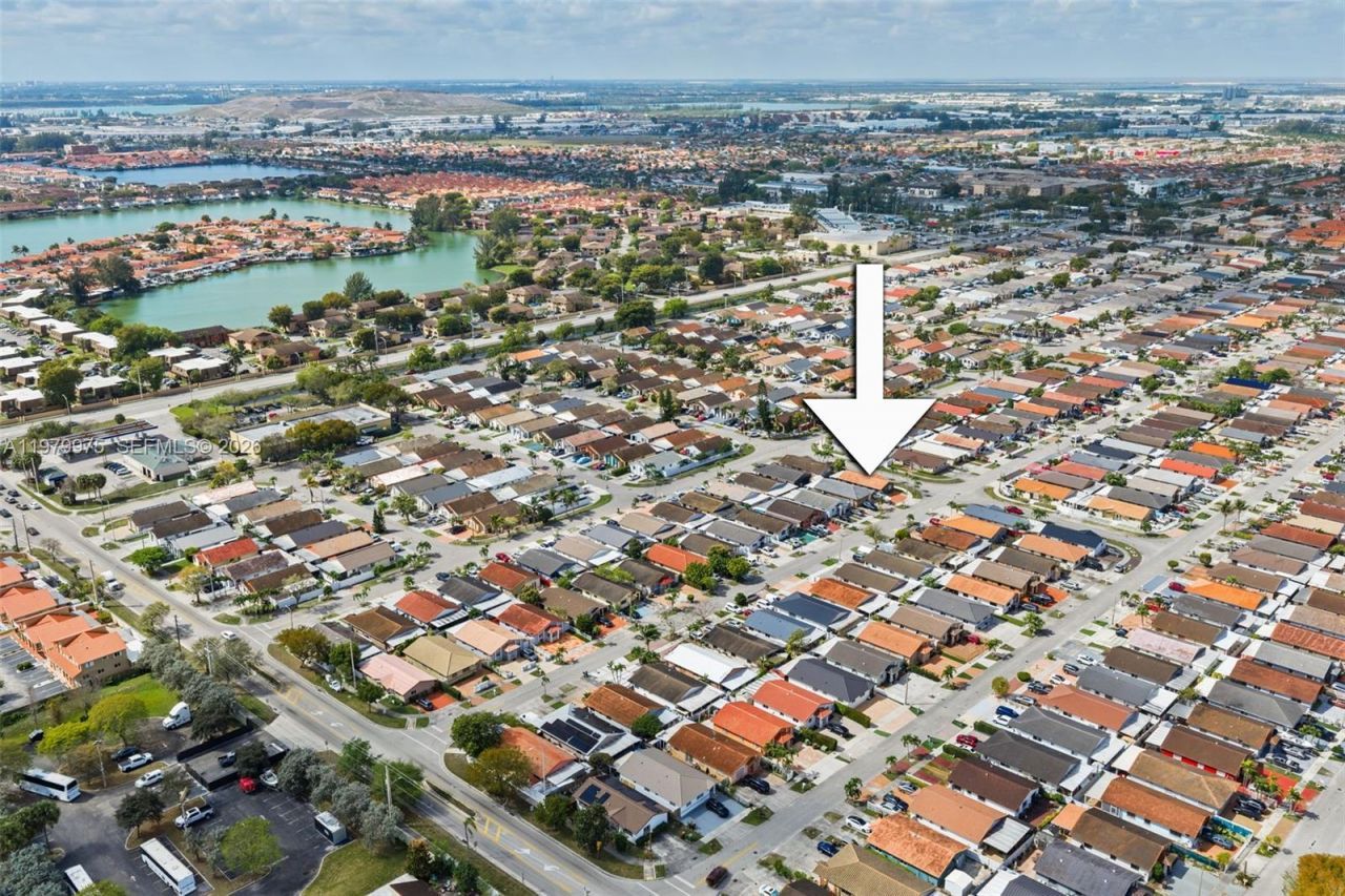 2496 W 70th Pl , Hialeah, FL 33016 Photo