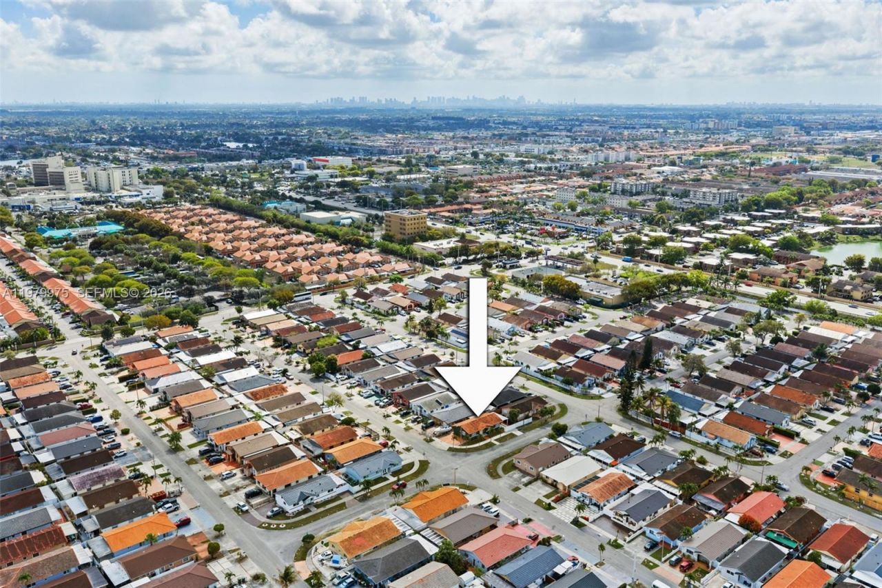 2496 W 70th Pl , Hialeah, FL 33016 Photo