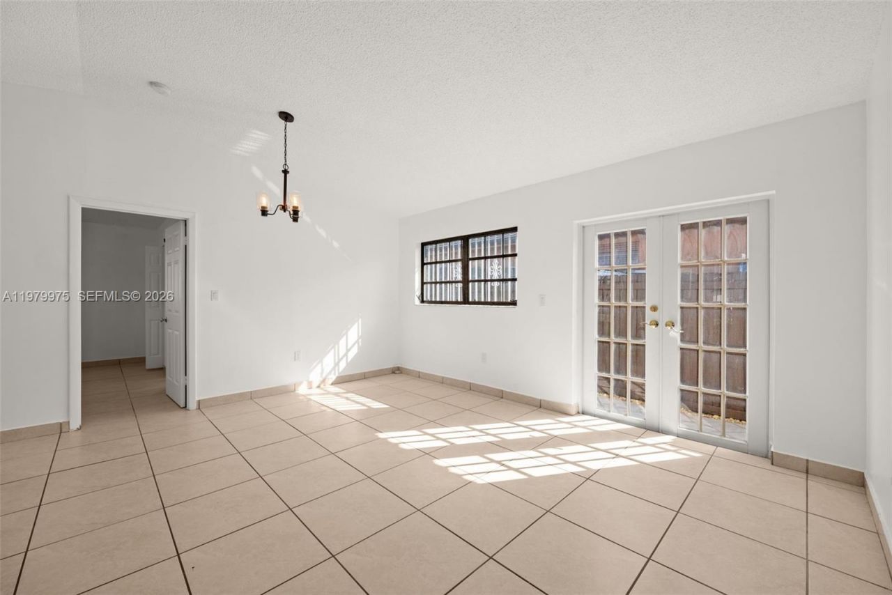 2496 W 70th Pl , Hialeah, FL 33016 Photo