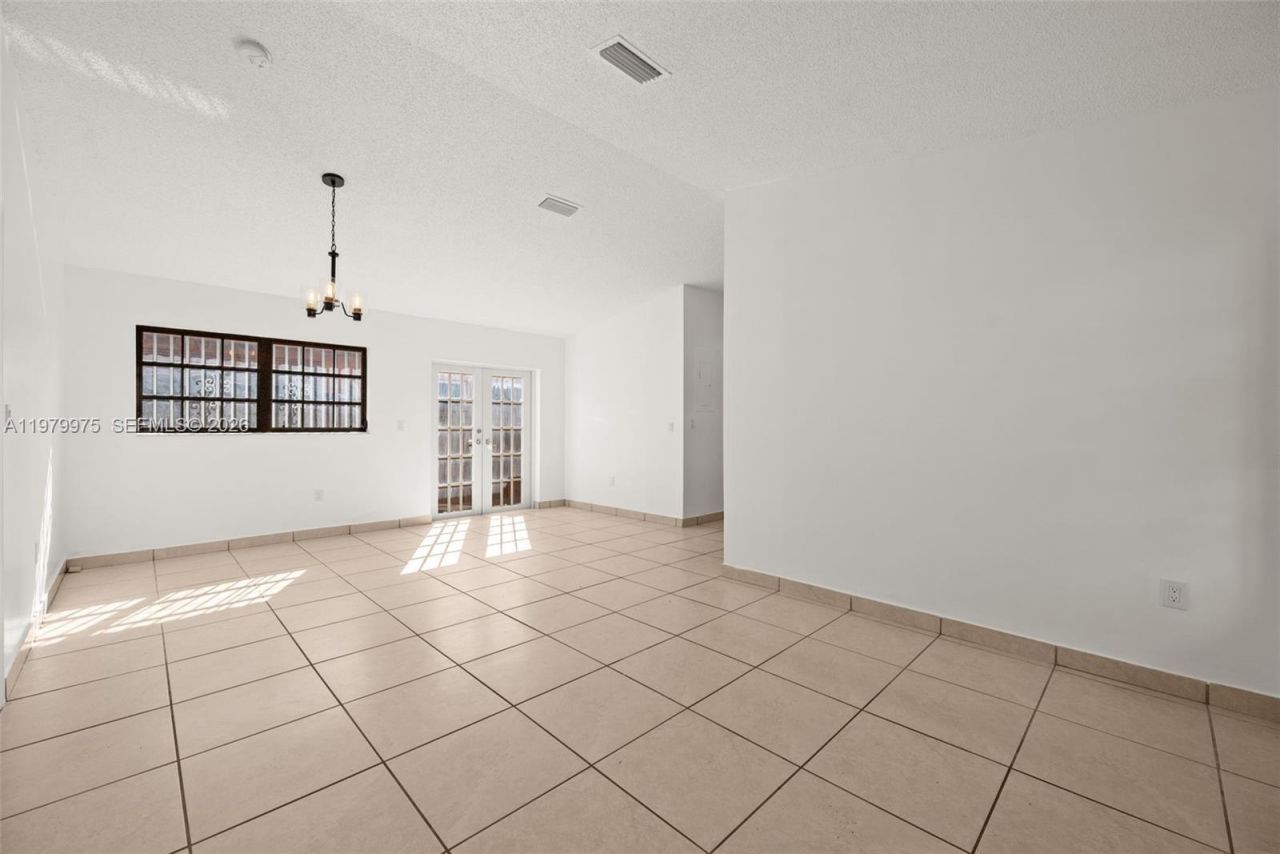 2496 W 70th Pl , Hialeah, FL 33016 Photo