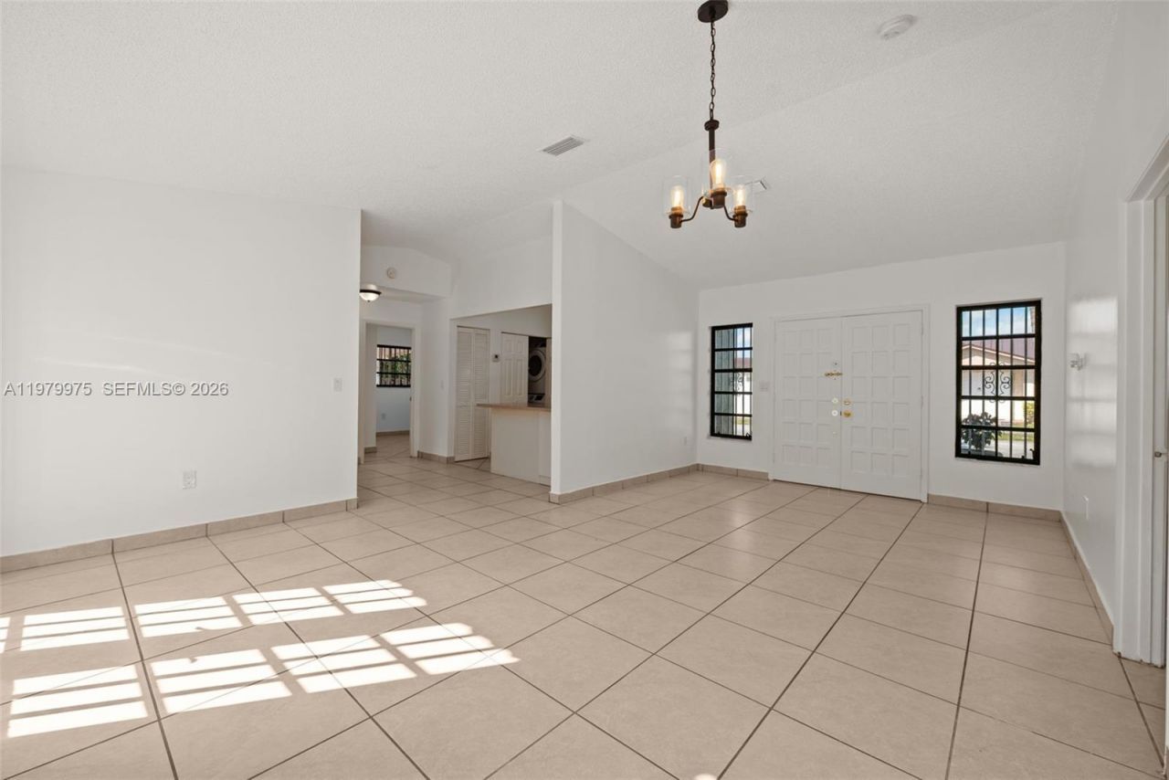 2496 W 70th Pl , Hialeah, FL 33016 Photo