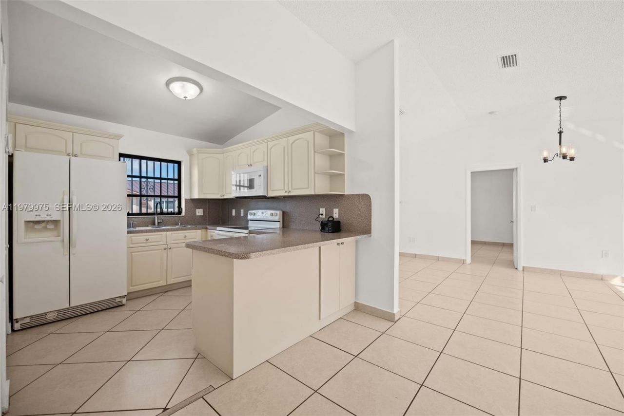 2496 W 70th Pl , Hialeah, FL 33016 Photo