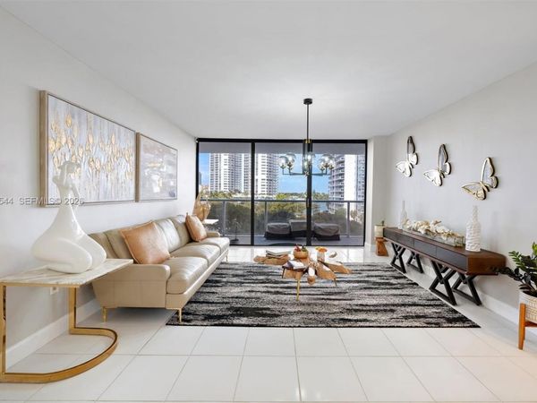 3731 N Country Club Dr, Unit 521, Aventura, FL 33180