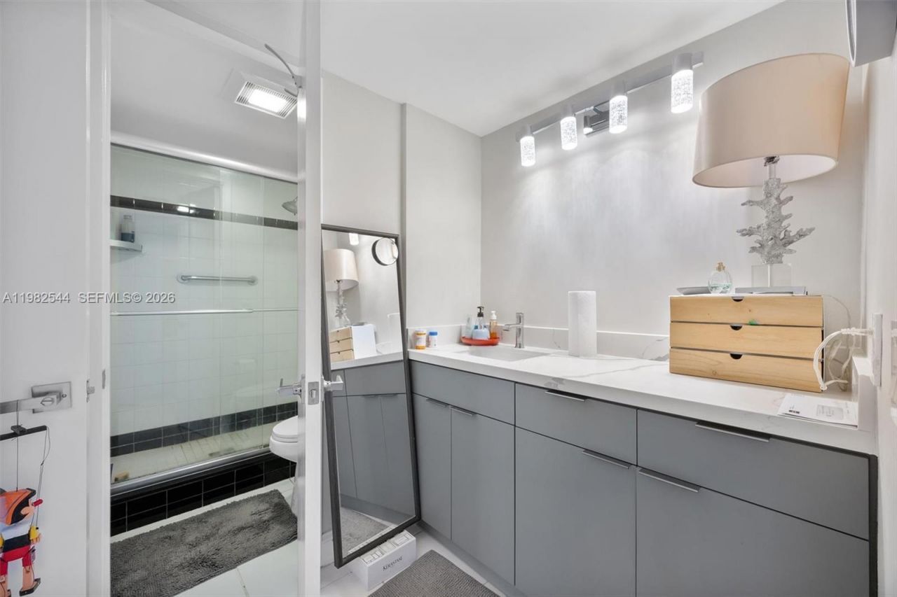 3731 N Country Club Dr, Unit 521, Aventura, FL 33180 Photo