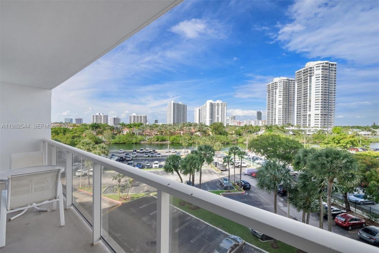 3731 N Country Club Dr , Unit 521, Aventura, FL 33180 Photo
