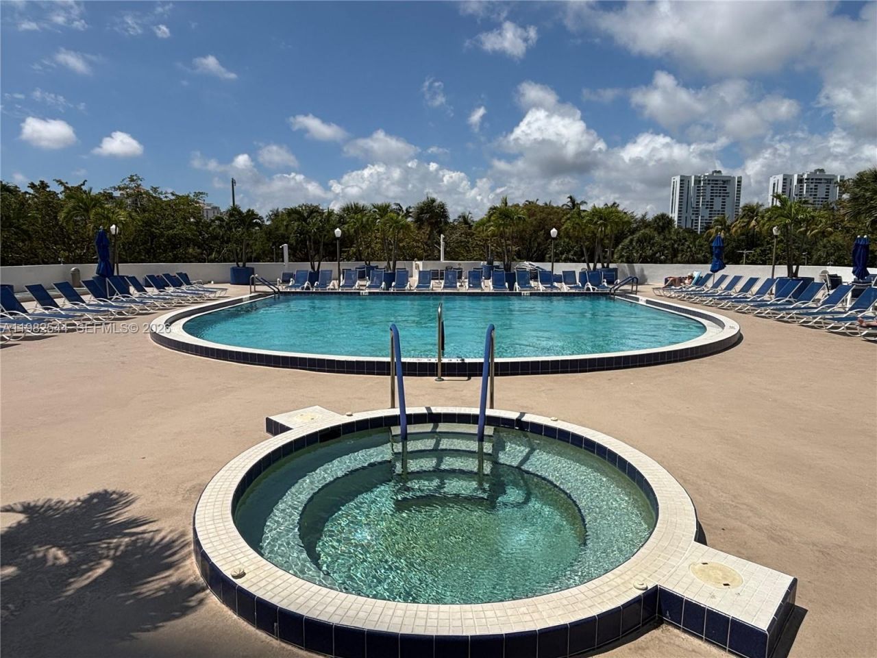 3731 N Country Club Dr, Unit 521, Aventura, FL 33180 Photo