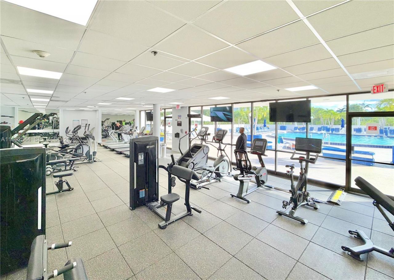 3731 N Country Club Dr, Unit 521, Aventura, FL 33180 Photo