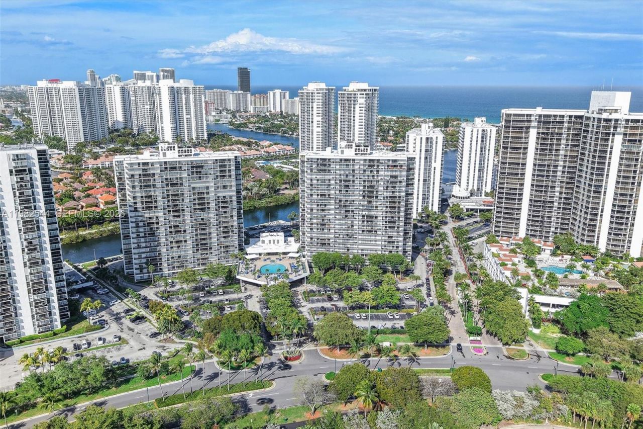 3731 N Country Club Dr , Unit 521, Aventura, FL 33180 Photo