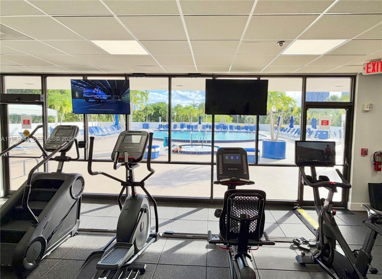 3731 N Country Club Dr, Unit 521, Aventura, FL 33180 Photo