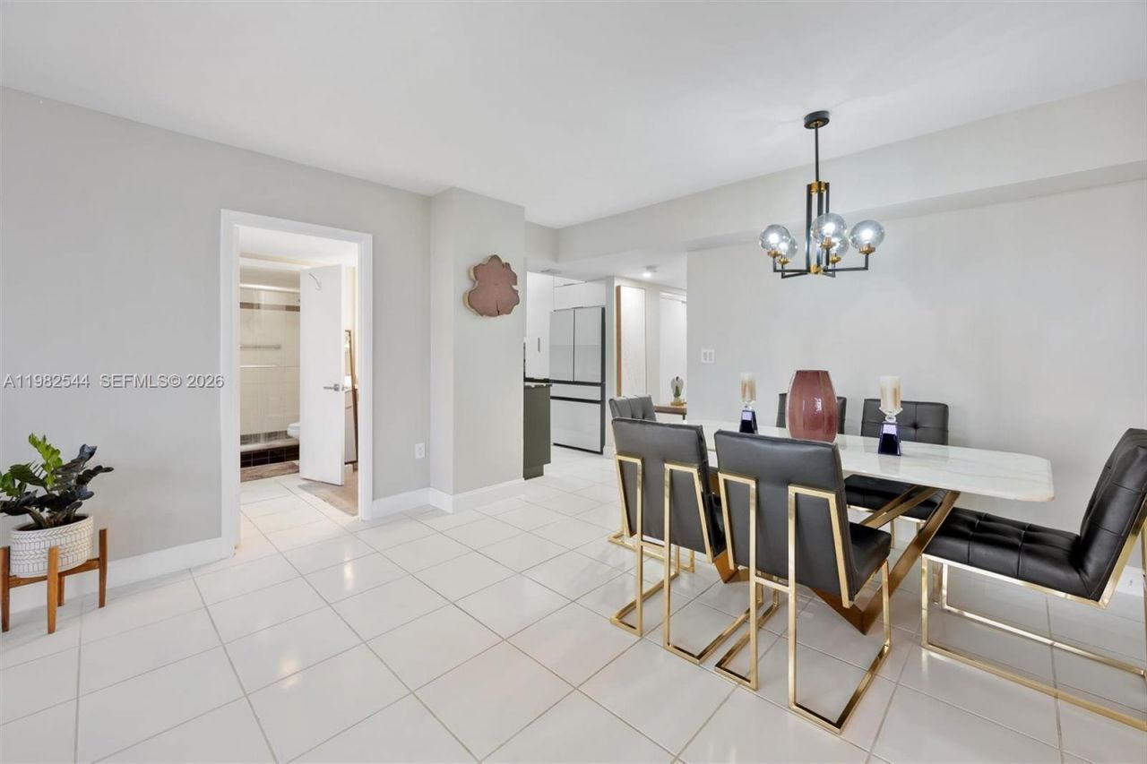 3731 N Country Club Dr , Unit 521, Aventura, FL 33180 Photo