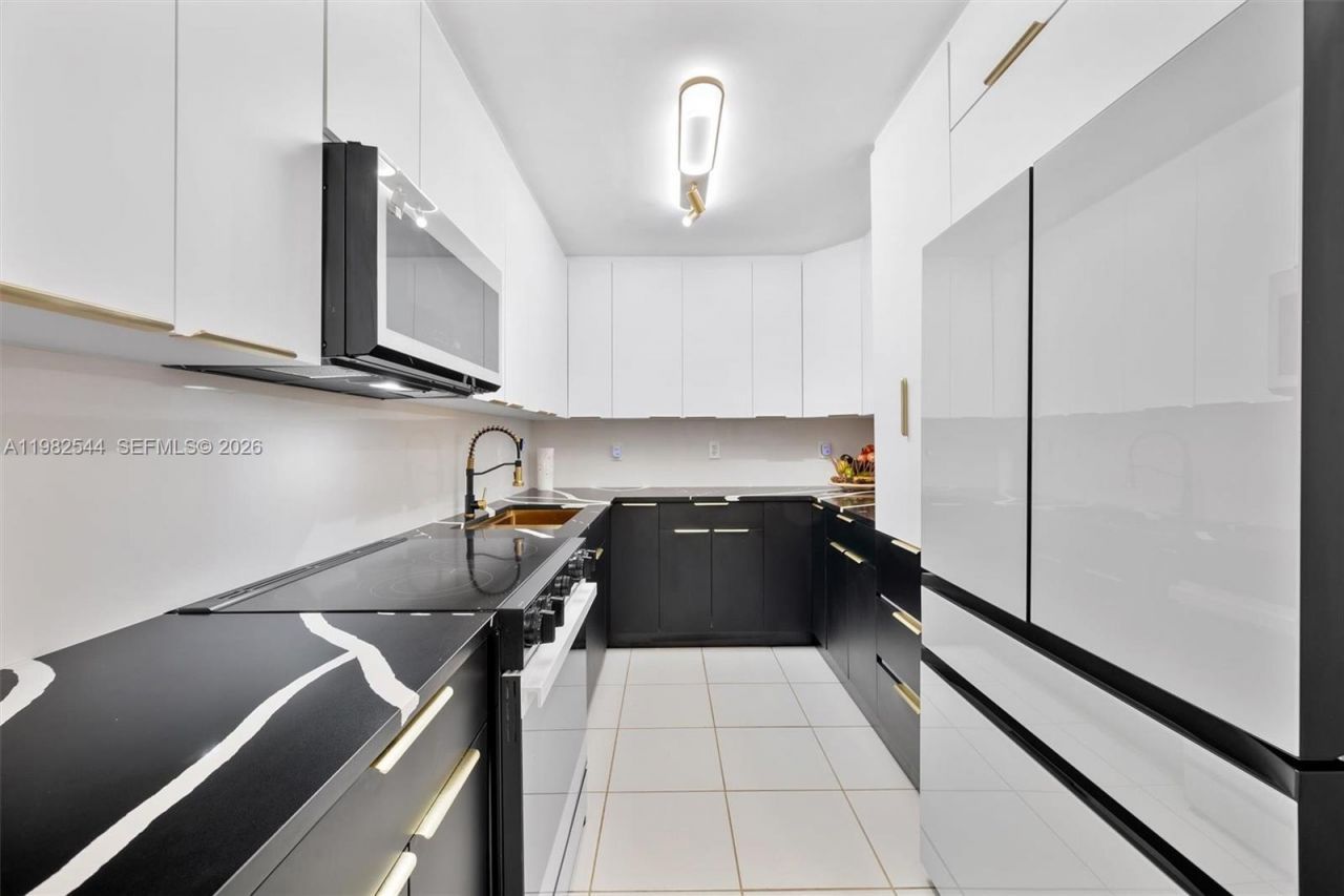 3731 N Country Club Dr , Unit 521, Aventura, FL 33180 Photo