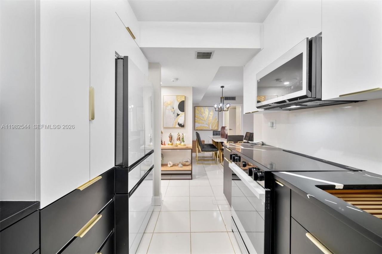 3731 N Country Club Dr , Unit 521, Aventura, FL 33180 Photo