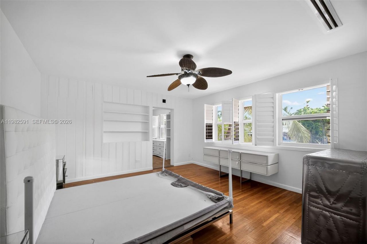 8651 NE 10th Ct, Miami, FL 33138 Photo