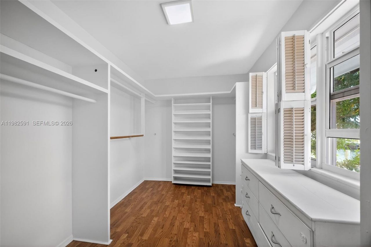 8651 NE 10th Ct, Miami, FL 33138 Photo