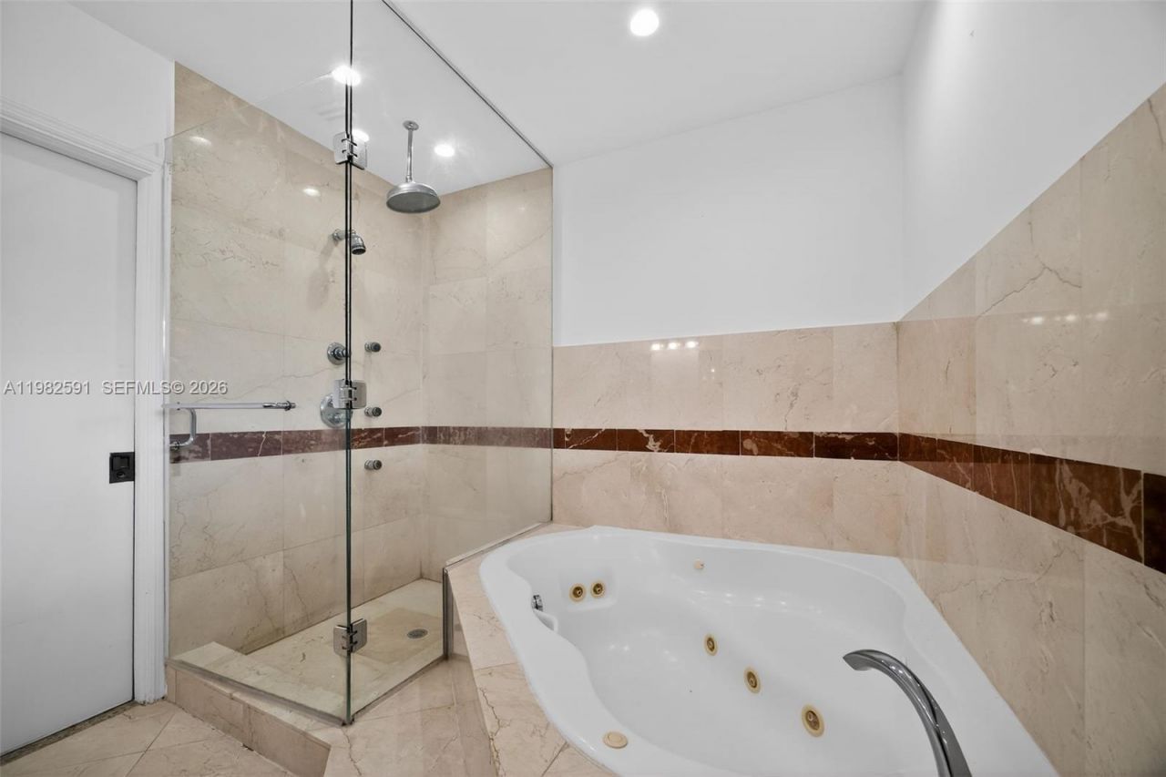 8651 NE 10th Ct, Miami, FL 33138 Photo