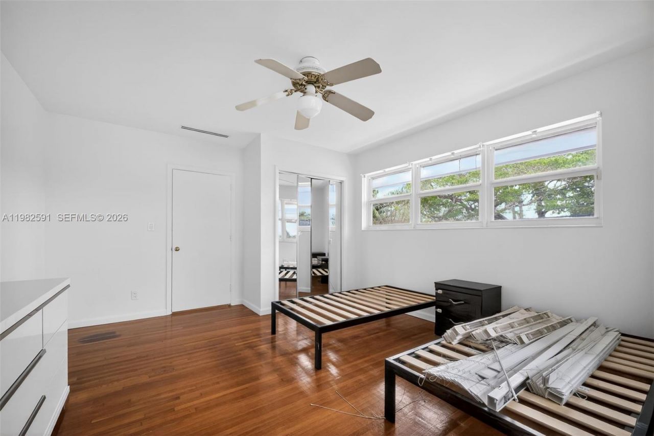 8651 NE 10th Ct, Miami, FL 33138 Photo