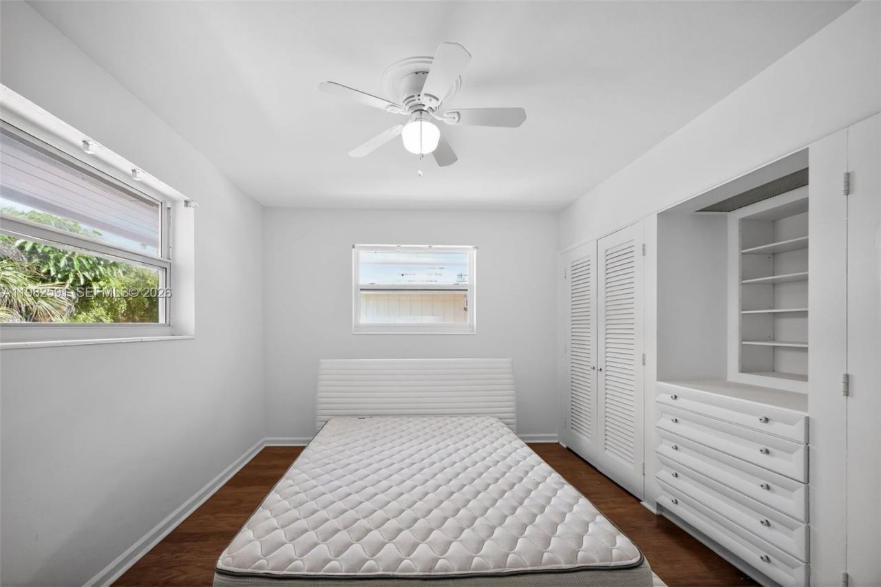 8651 NE 10th Ct, Miami, FL 33138 Photo