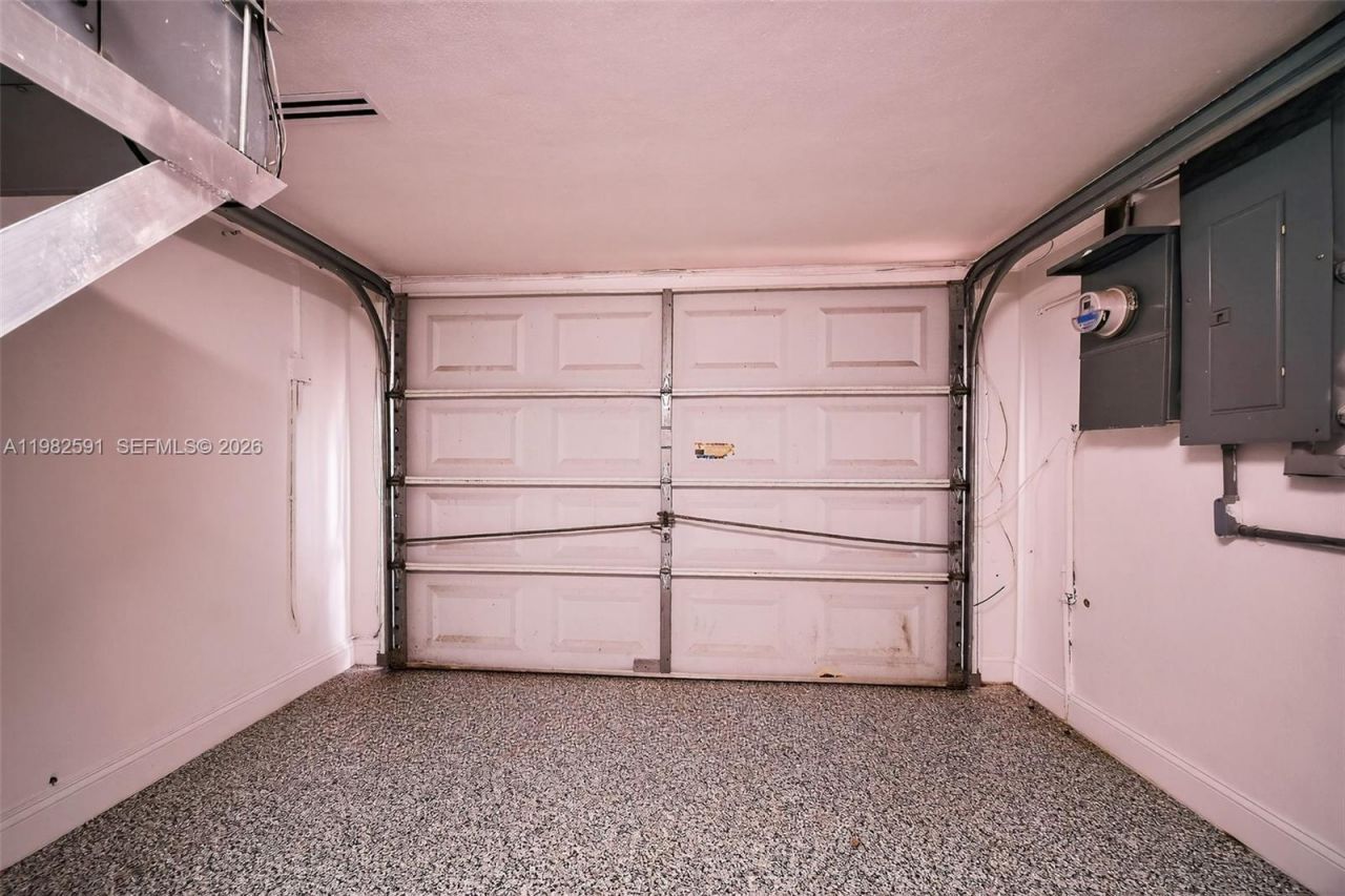 8651 NE 10th Ct, Miami, FL 33138 Photo