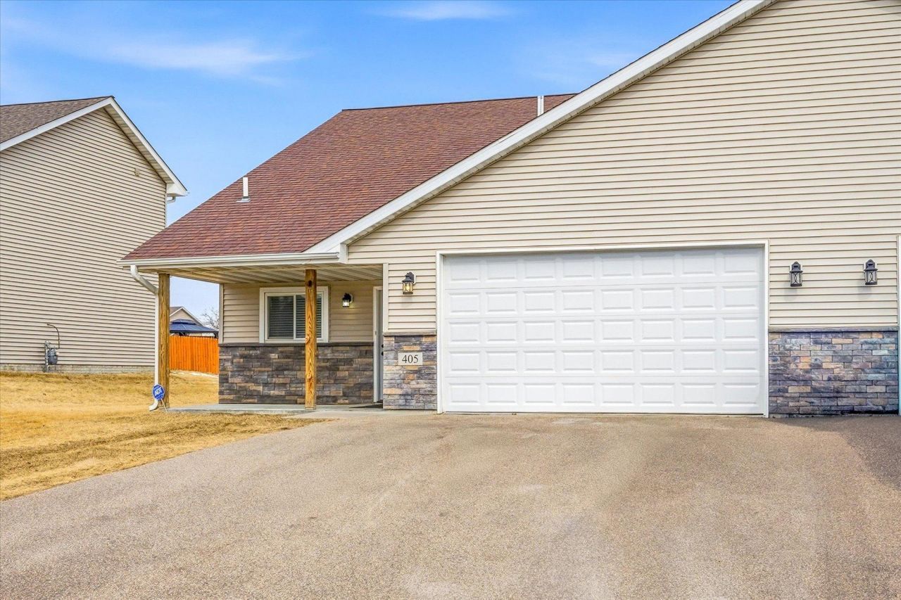 405 E Cheyenne Street, Roberts, WI 54023