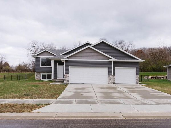 6786 Gaillardia Drive NW, Rochester, MN 55901