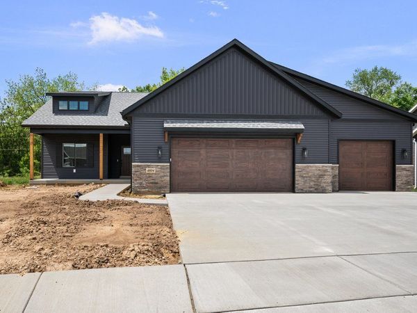 4804 Willow Circle, Davenport, IA 52806