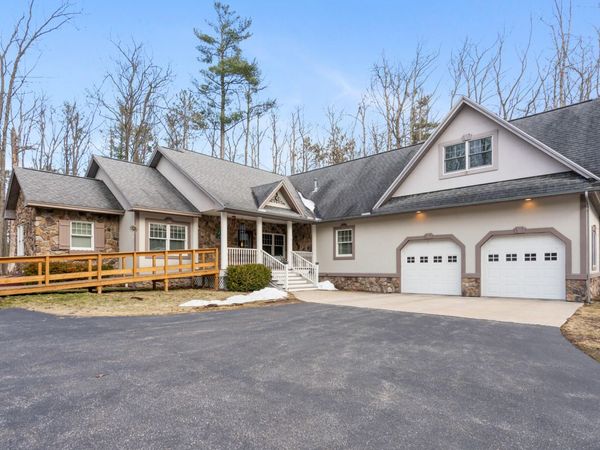 6530 Link Boulevard, Indian River, MI 49749