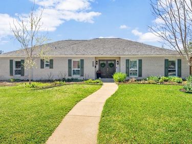 7424 Meadow Oaks Drive, Dallas, TX 75230
