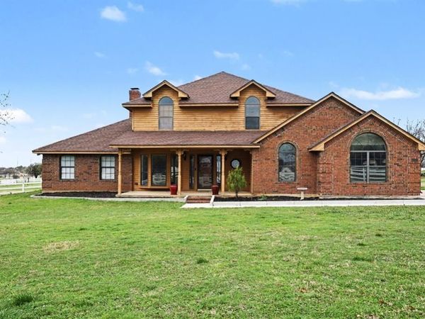 10101 Round Hill Road, Fort Worth, TX 76131
