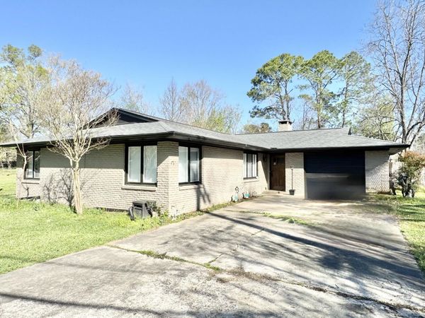 913 E Westbrook, West Point, MS 39773