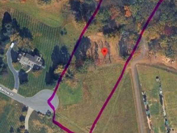 12 Barlow Dr, Tewksbury, NJ 07830