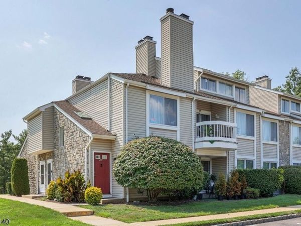 90 Farnham Sq, Sayreville, NJ 08859