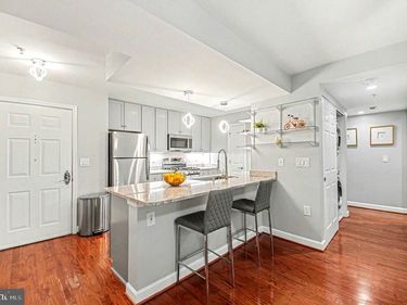 4189 S FOUR MILE RUN DRIVE S, Unit 101, ARLINGTON, VA 22204