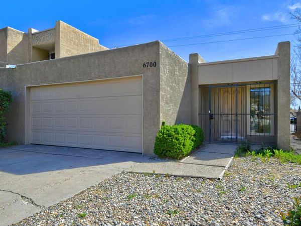 6700 Los Trechos Court NE, Albuquerque, NM 87109