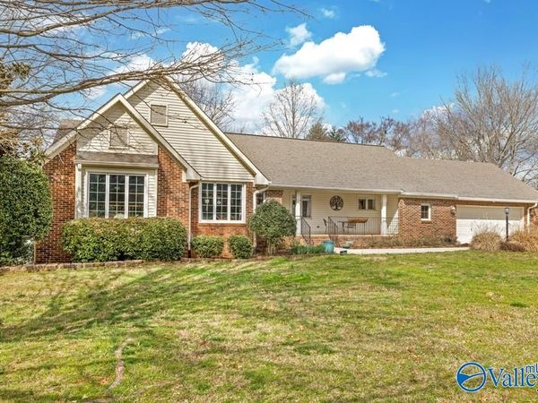 101 Ce Lee Circle, Huntsville, AL 35806