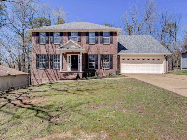 1316 River Oaks Drive, Benton, AR 72019