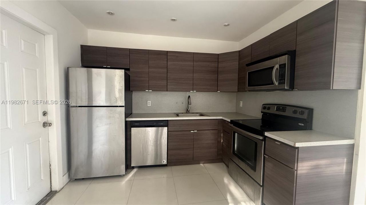 560 NE 67th St , Unit 1, Miami, FL 33138 Photo