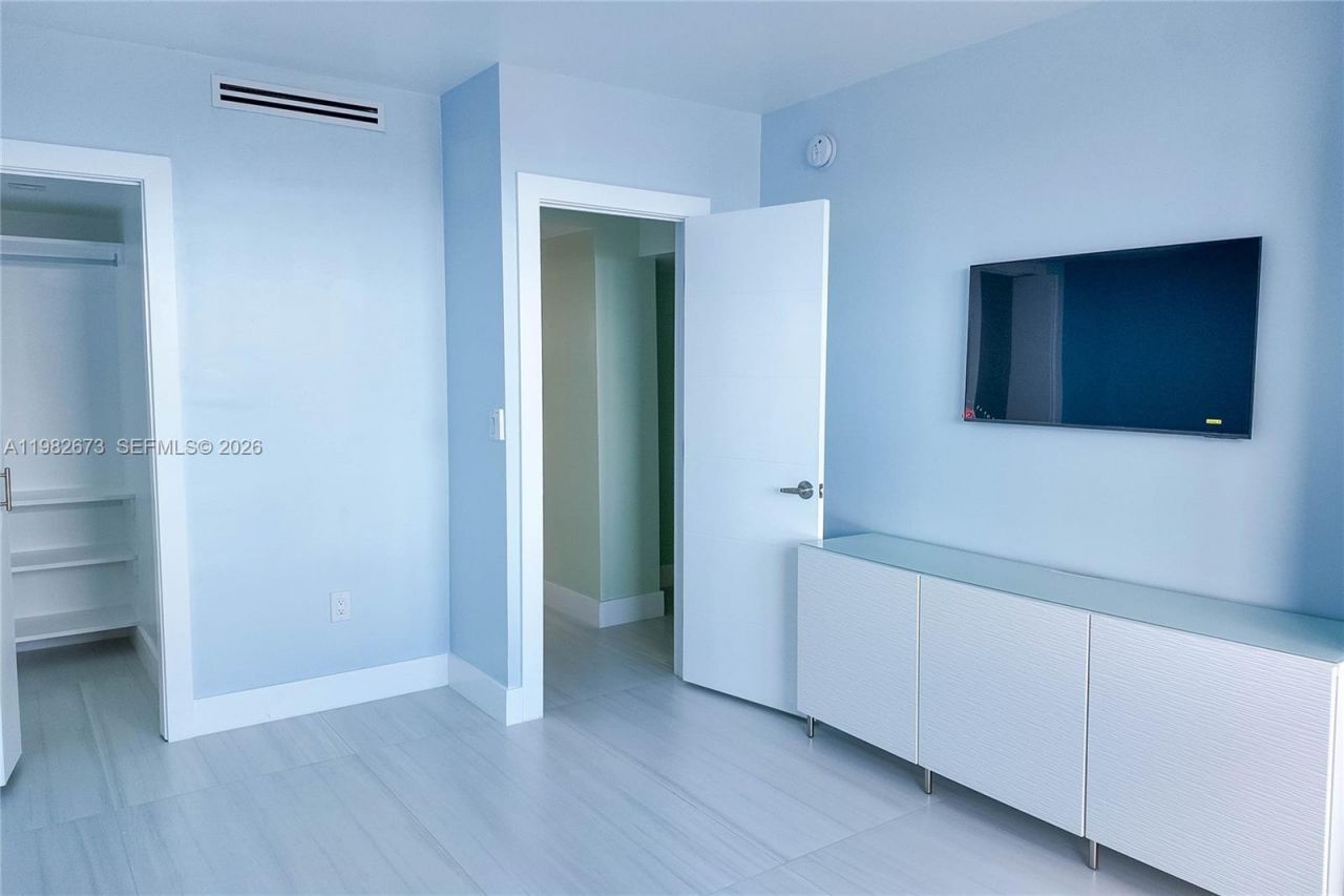 1985 S Ocean Dr, Unit 22E, Hallandale Beach, FL 33009 Photo