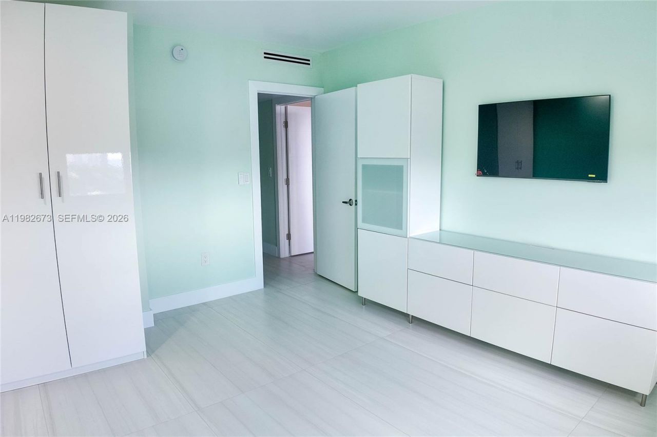 1985 S Ocean Dr, Unit 22E, Hallandale Beach, FL 33009 Photo