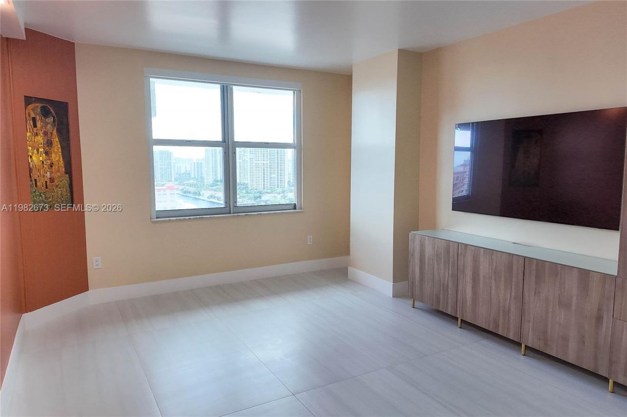 1985 S Ocean Dr, Unit 22E, Hallandale Beach, FL 33009 Photo