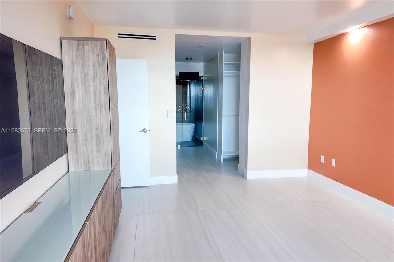 1985 S Ocean Dr, Unit 22E, Hallandale Beach, FL 33009 Photo