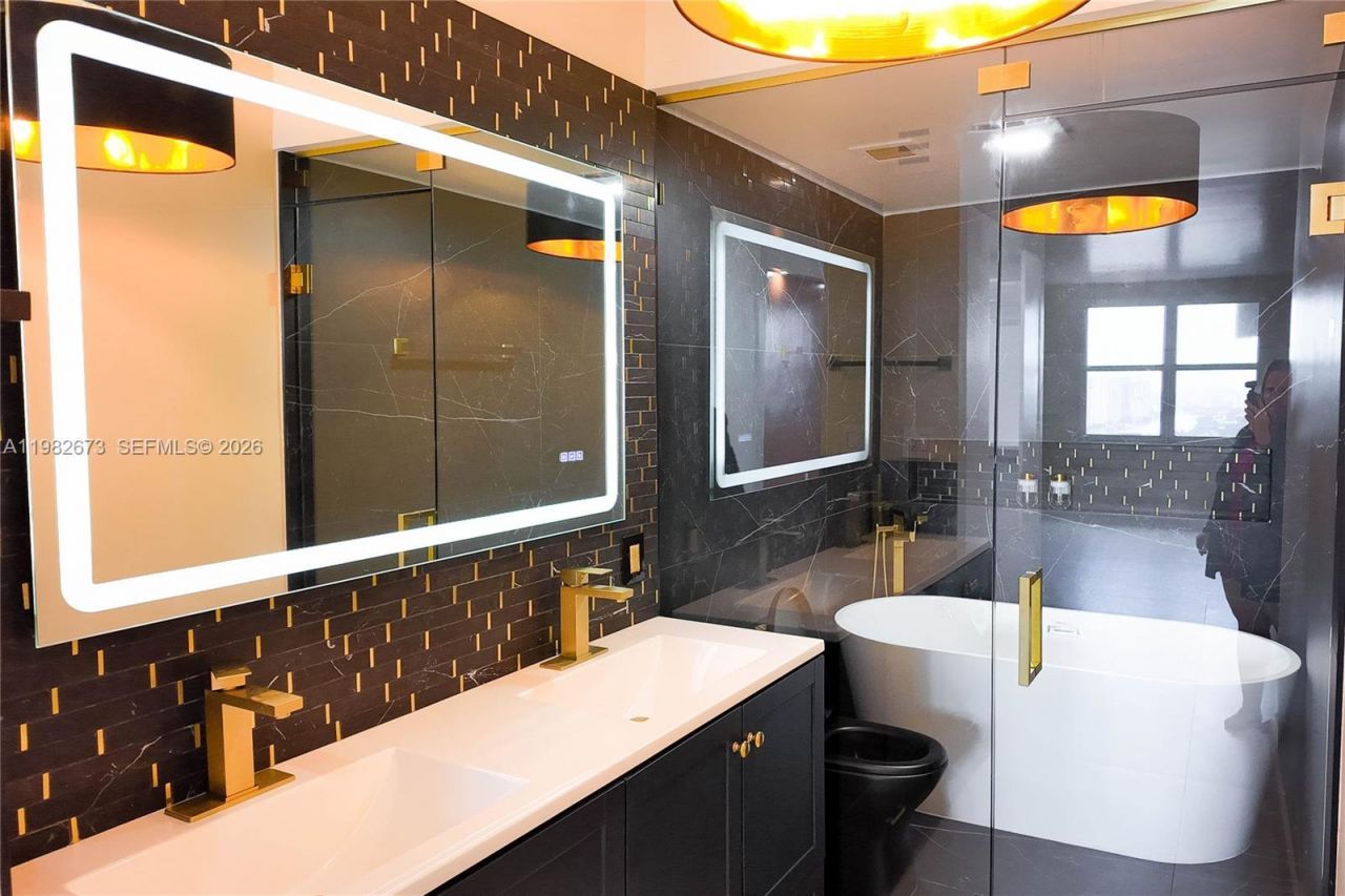 1985 S Ocean Dr, Unit 22E, Hallandale Beach, FL 33009 Photo