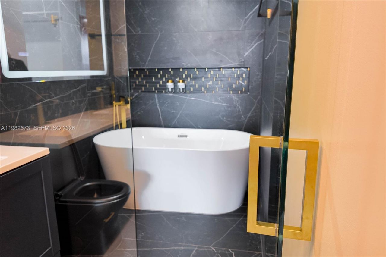 1985 S Ocean Dr, Unit 22E, Hallandale Beach, FL 33009 Photo