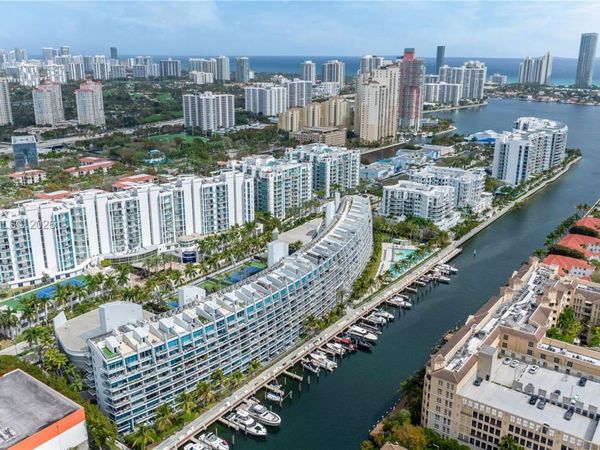 2950 NE 188th St, Unit 150, Aventura, FL 33180