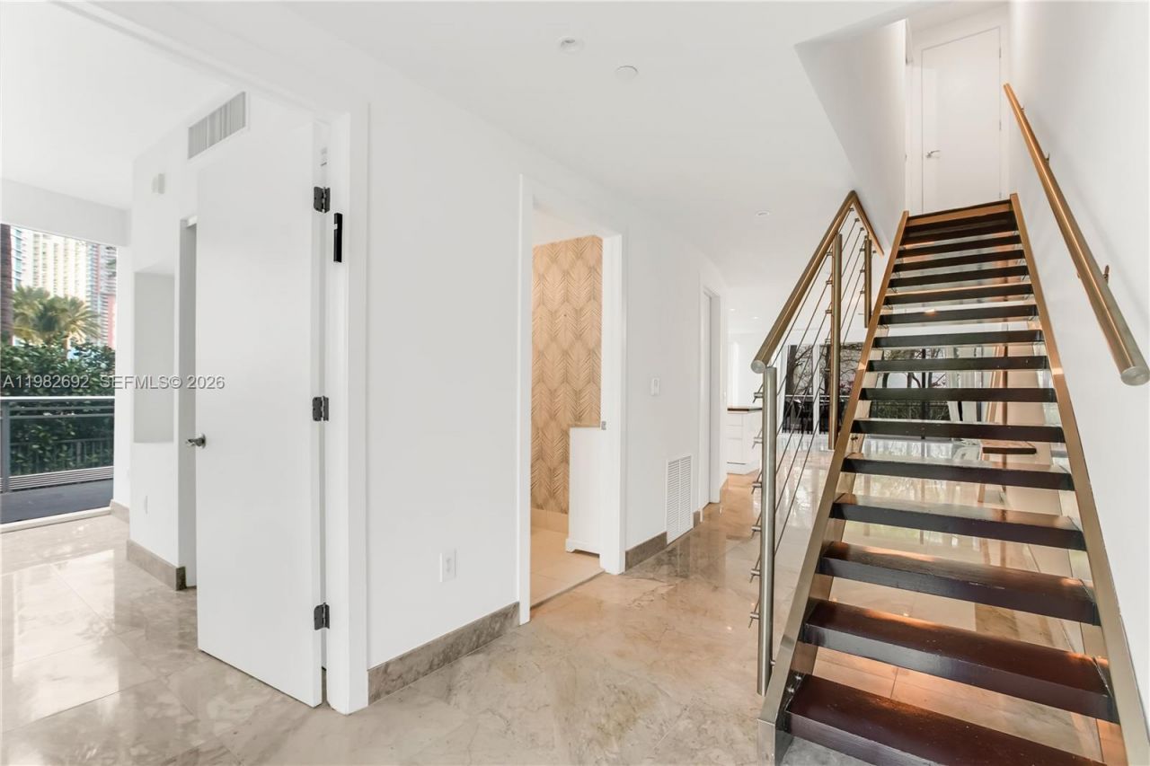 2950 NE 188th St, Unit 150, Aventura, FL 33180 Photo