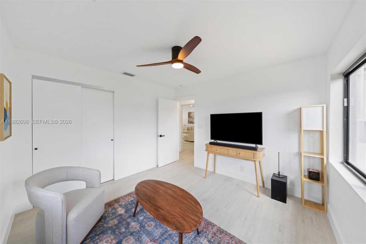 1305 N 31st Rd , Hollywood, FL 33021 Photo