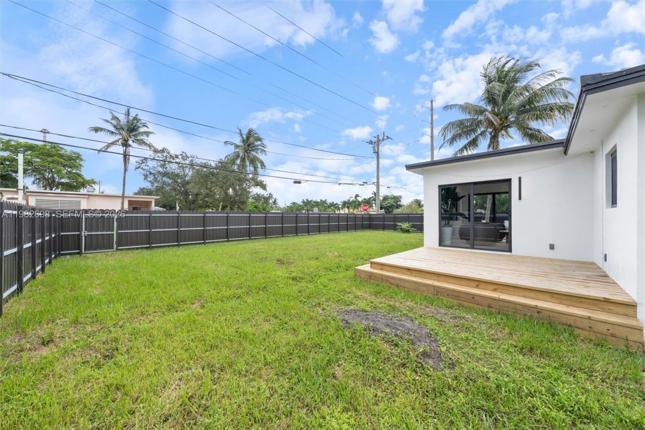 1305 N 31st Rd , Hollywood, FL 33021 Photo